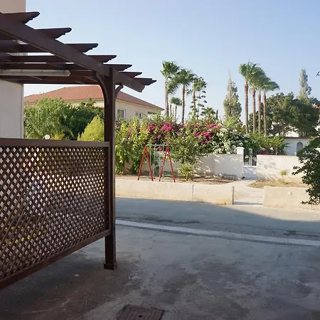 Faros Beach Family בית נופש לרנקה