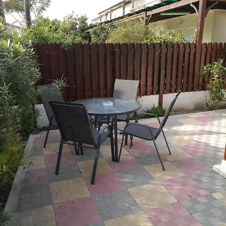 Faros Beach Family לרנקה